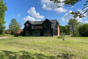 Modern Villa & Sauna by the lake, przytulnavilla, Dom nad jeziorem na Mazurach, Gmina Ełk